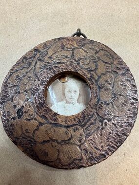 Antique Handmade Round Carved Wooden Photo frame - Brown